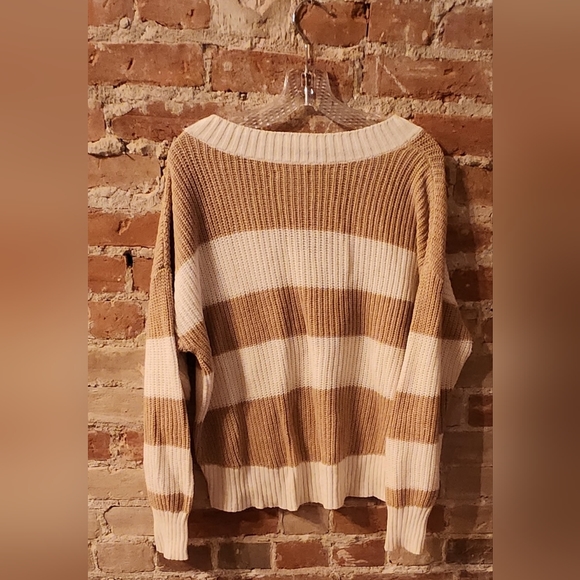 American Eagle Deep Vneck Pullover Sweater - Picture 2 of 4